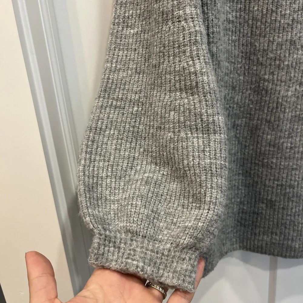 Nanette‎ Lepore Women's Gray Knit Sweater Bell Sleeves Crew Neck Size Small